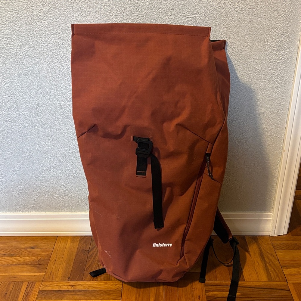 Finisterre nautilus 23L roll top pack